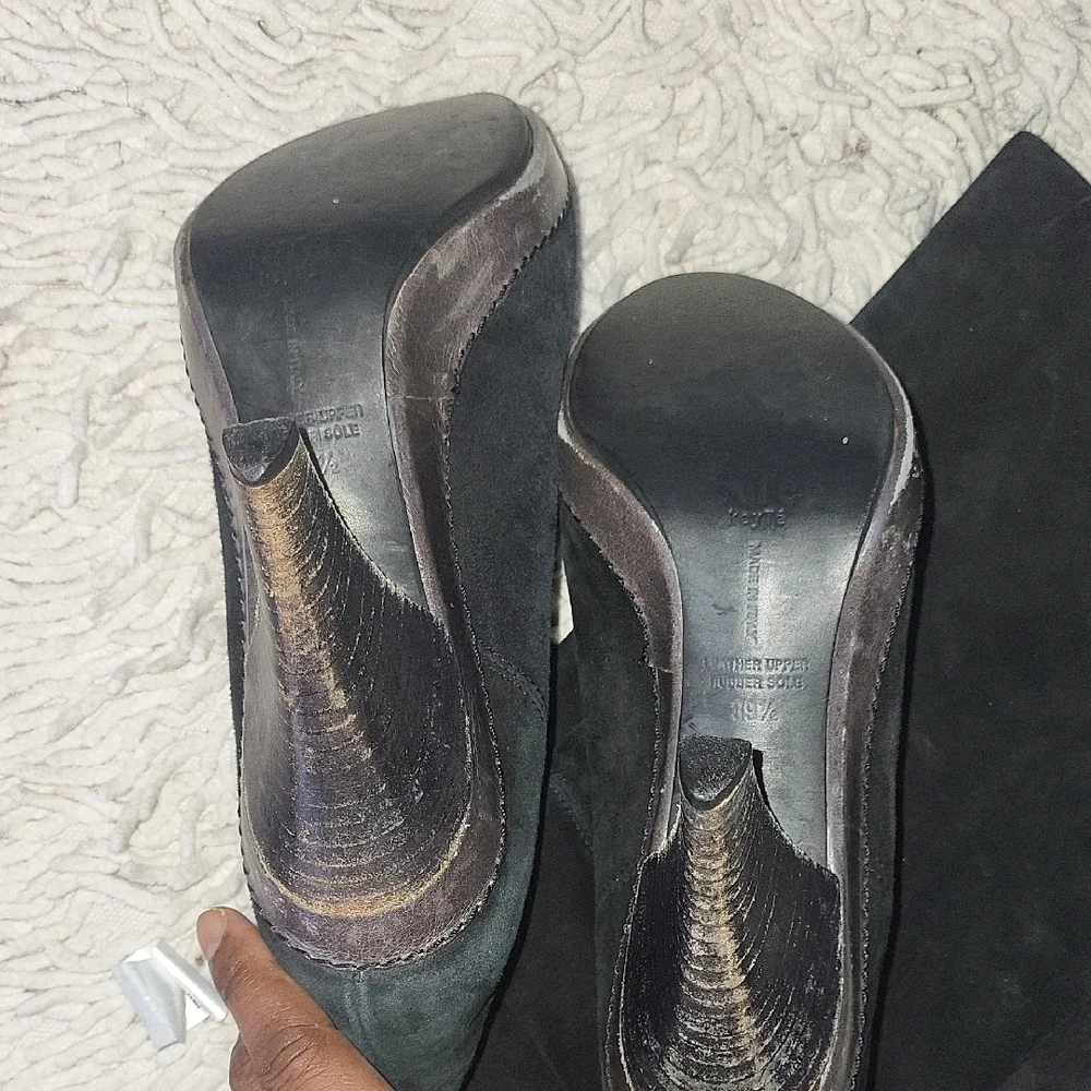 Black Suede Heeled Boots _ Size 9 - Picture 4 of 4